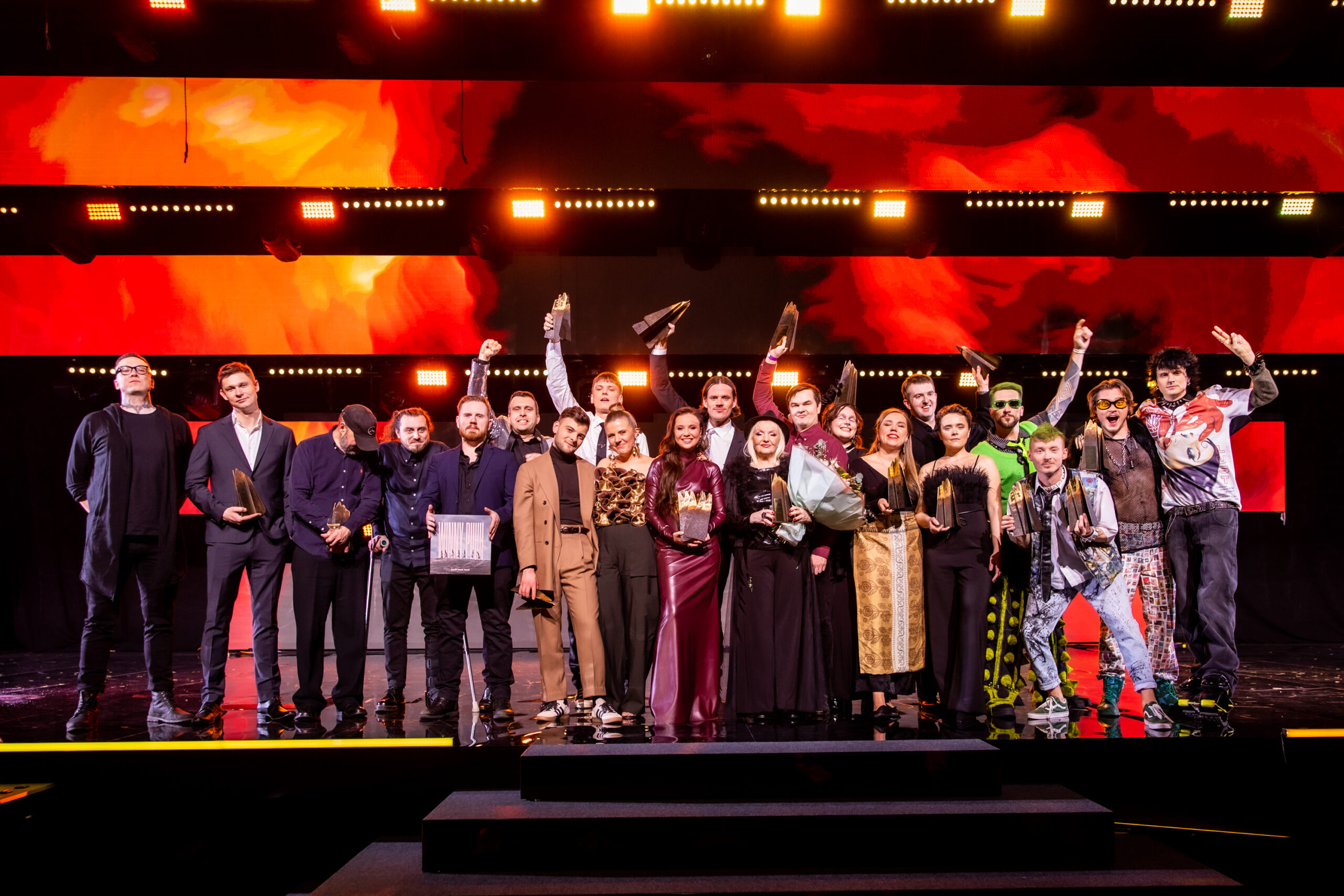 Kuvassa kaikki Viron EMA-Gaalan voittajat lavalla.